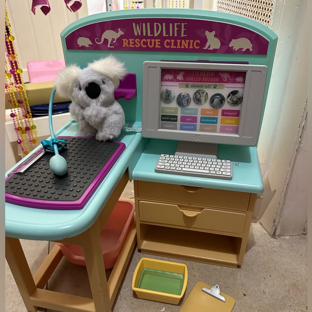 American Girl Kira's Animal Exam
Table